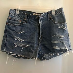 Women’s short Levi shorts